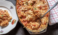 Youvetsi : Gegratineerde Orzo Gehakte kip, wortelen, paprika's & tomatensaus