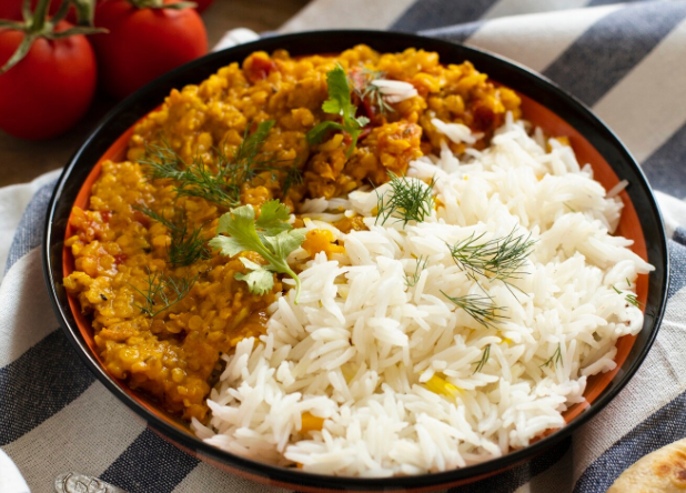 Dahl met koraallinzen Basmati rijst & courgettes