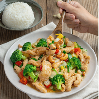 Kip met cashewnotensaus Brocoli, paprika & basmati rijst