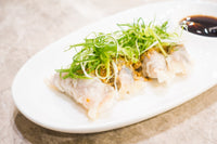 Gyozas de porc, Effilochée de poireaux, riz basmati & sauce aigre douce
