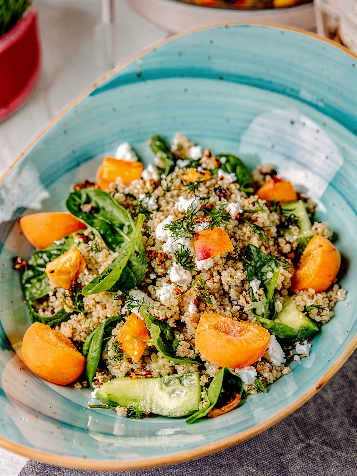 Salade met abrikozen en spinazie , bulgur en feta