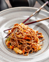 Udon noedels Kipgehakt met tamari Paprika en wortels