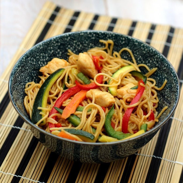 Nouilles Udon Poulet haché au tamari Poivron et carottes